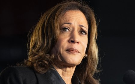 Saxophonist passes out sleeping during Kamala’s latest speech…