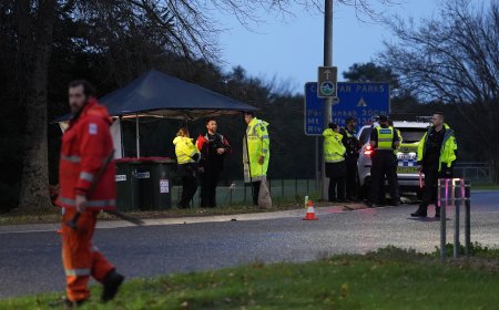 Victoria police shooting: ‘Cop killing conspiracy theorist could be hiding in cave’ as his family hand themselves in