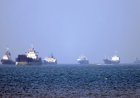 Trump Threatens Hormuz Tolls if Peace Deal Fails