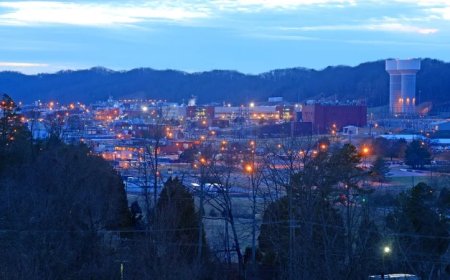 Trump Brings Together Nuclear Experts in Tennessee To Discuss Iran