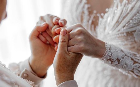 Bride in full wedding gown makes 2-hour hospital trip to see her mother before the ceremony