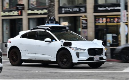Thief uses Waymo as a getaway car