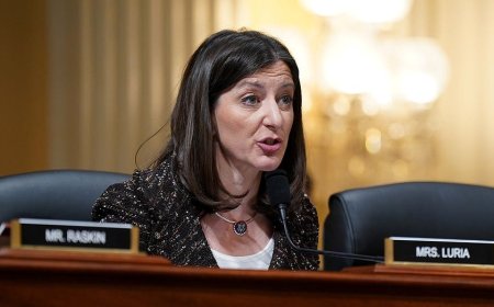 WATCH: Dem candidate grilled on stock trading after being duped with selfie request