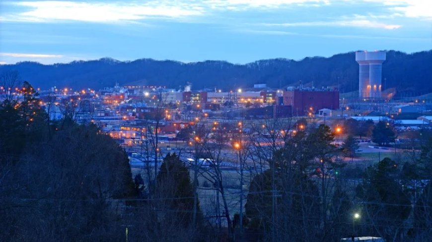 Trump Brings Together Nuclear Experts in Tennessee To Discuss Iran