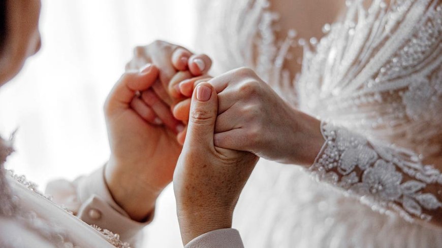 Bride in full wedding gown makes 2-hour hospital trip to see her mother before the ceremony
