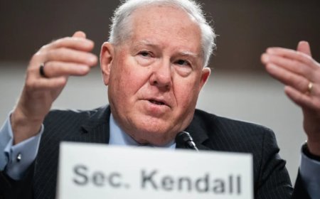 Pentagon Accuses Ex-Air Force Chief of Leaking State Secrets