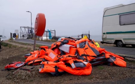 WATCH: Hundreds of Protestors Block Migrant Boat Landing in UK
